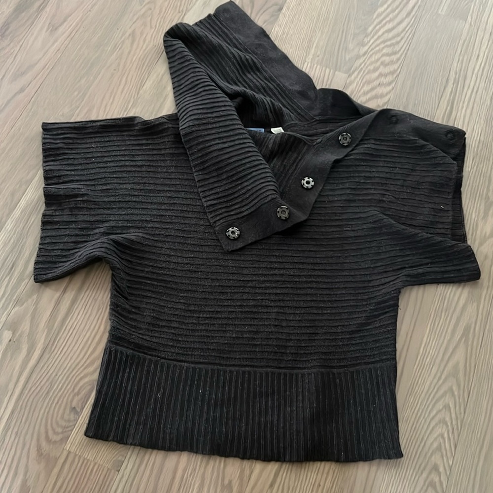 Acrobat sweater with side buttons